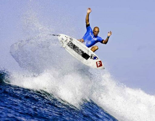 Kelly Slater beats Brett Simpson in their Rd. 3 clash.
