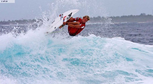 Patrick Gudauskas lands a rodeo flip in the dying seconds of his round of 24 heat and scores perfect 10.